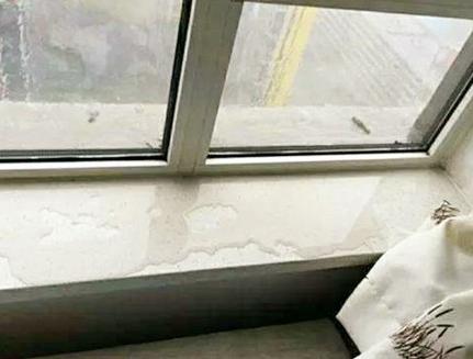 阳台飘窗漏水维修